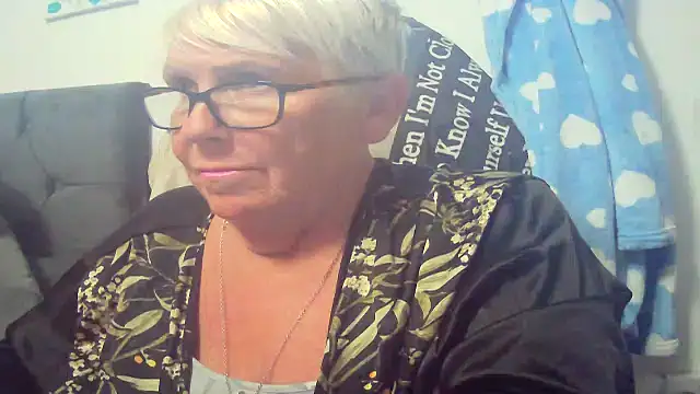 Snapshot of Playful_MILF_Demi chatting on 07/17/26, 08:35 Playful MILF Demi online show from 07/17/26, 08:35