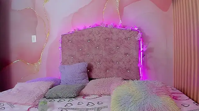 Malory  Jones online show from 11/26/25, 06:42