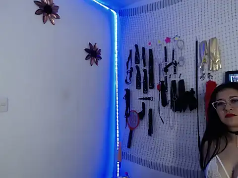 Snapshot of Aron_and_Queen_Annie chatting on 12/03/25, 09:46 Aron and Queen Annie online show from 12/03/25, 09:46