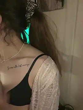 LyraEva online show from 02/21/26, 10:11