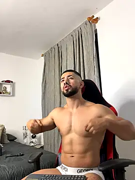 Snapshot of Ezzio_Scolaro chatting on 10/24/25, 12:19 Ezzio Scolaro online show from 10/24/25, 12:19