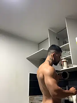 Snapshot of Ezzio_Scolaro chatting on 10/29/25, 12:24 Ezzio Scolaro online show from 10/29/25, 12:24