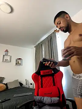 Snapshot of Ezzio_Scolaro chatting on 10/29/25, 12:29 Ezzio Scolaro online show from 10/29/25, 12:29