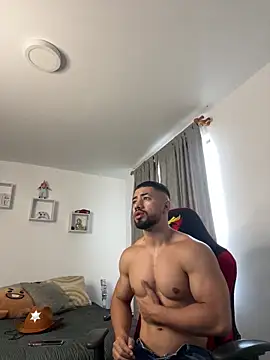 Snapshot of Ezzio_Scolaro chatting on 10/31/25, 12:50 Ezzio Scolaro online show from 10/31/25, 12:50