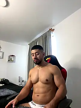 Snapshot of Ezzio_Scolaro chatting on 11/03/25, 12:06 Ezzio Scolaro online show from 11/03/25, 12:06