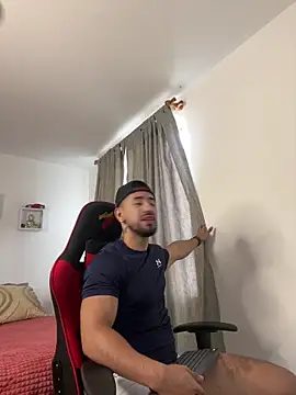 Snapshot of Ezzio_Scolaro chatting on 11/06/25, 07:26 Ezzio Scolaro online show from 11/06/25, 07:26