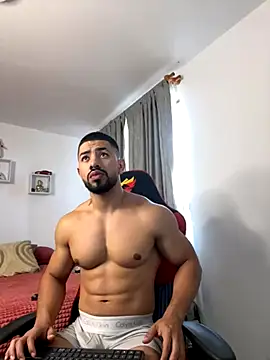 Snapshot of Ezzio_Scolaro chatting on 11/12/25, 12:16 Ezzio Scolaro online show from 11/12/25, 12:16