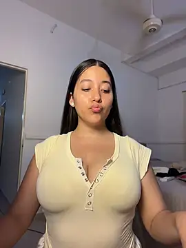 Snapshot of Nhefertary chatting on 05/14/26, 12:06 Nhefertary online show from 05/14/26, 12:06