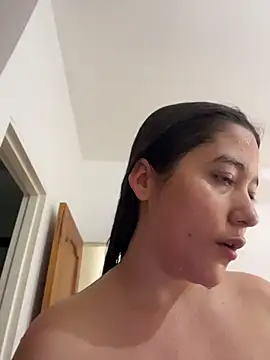 Snapshot of Nhefertary chatting on 06/17/26, 10:32 Nhefertary online show from 06/17/26, 10:32