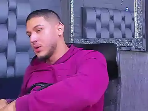 Snapshot of jasonshaw25 chatting on 10/08/25, 11:24 jasonshaw25 online show from 10/08/25, 11:24