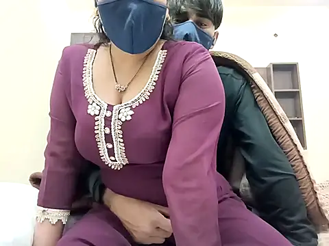 horny milf couple online show from 01/12/26, 05:40