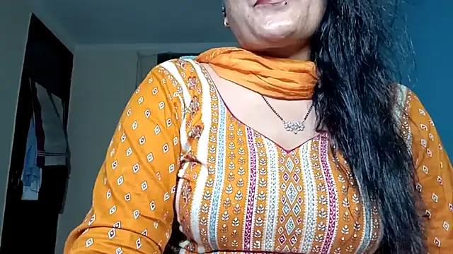 horny milf couple online show from 04/20/26, 05:26