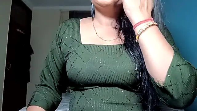 horny milf couple online show from 04/22/26, 07:26