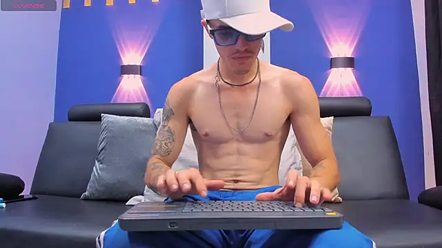 Snapshot of imsammytop chatting on 10/23/25, 01:21 imsammytop online show from 10/23/25, 01:21