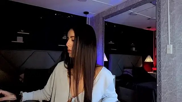 Snapshot of giapearl25 chatting on 10/10/25, 12:04 giapearl25 online show from 10/10/25, 12:04