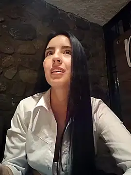 Snapshot of giapearl25 chatting on 11/15/25, 03:15 giapearl25 online show from 11/15/25, 03:15