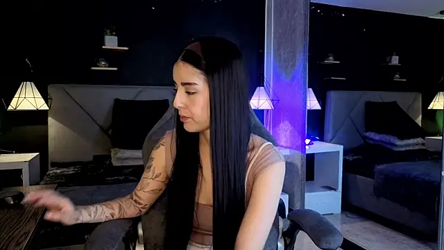 Snapshot of giapearl25 chatting on 11/19/25, 01:44 giapearl25 online show from 11/19/25, 01:44