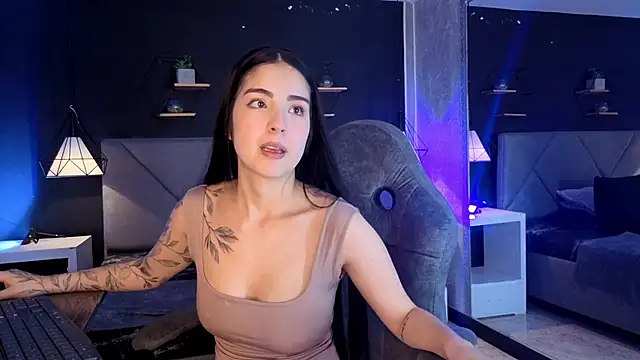 Snapshot of giapearl25 chatting on 11/20/25, 02:01 giapearl25 online show from 11/20/25, 02:01