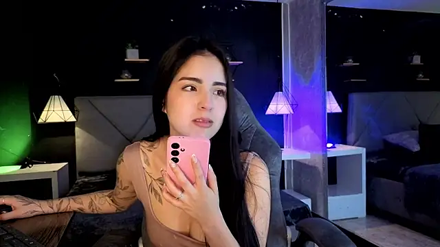 Snapshot of giapearl25 chatting on 12/04/25, 12:09 giapearl25 online show from 12/04/25, 12:09