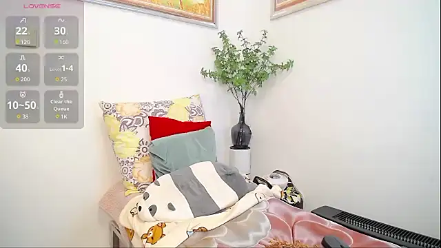 selinajuan online show from 04/17/26, 02:42