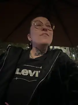 Snapshot of kikine69 chatting on 11/16/25, 07:19 kikine69 online show from 11/16/25, 07:19