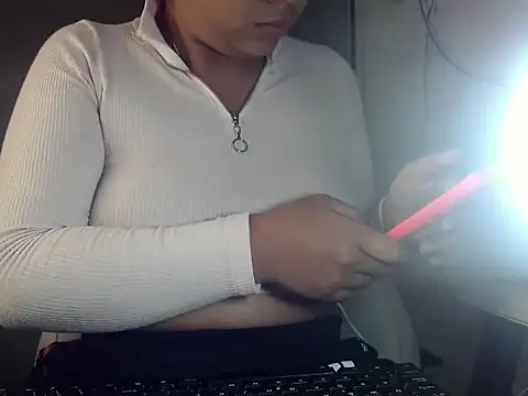 Snapshot of Agatha_milk24 chatting on 10/11/25, 06:12 Agatha milk24 online show from 10/11/25, 06:12