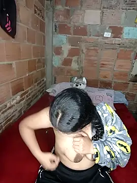 Snapshot of Agatha_milk24 chatting on 10/21/25, 04:30 Agatha milk24 online show from 10/21/25, 04:30