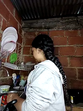 Snapshot of Agatha_milk24 chatting on 10/29/25, 05:04 Agatha milk24 online show from 10/29/25, 05:04