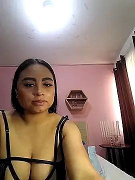 Snapshot of Alice-bolton- chatting on 10/14/25, 04:30 Alice-bolton- online show from 10/14/25, 04:30
