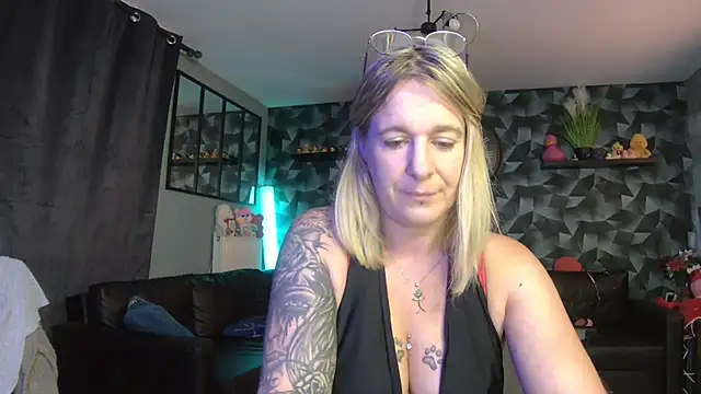 Delichieuse5 online show from 09/20/25, 07:48