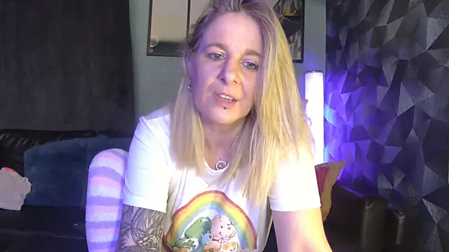 Snapshot of Delichieuse5 chatting on 02/19/26, 09:00 Delichieuse5 online show from 02/19/26, 09:00