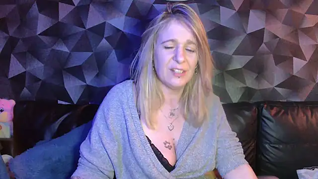 Snapshot of Delichieuse5 chatting on 03/31/26, 07:47 Delichieuse5 online show from 03/31/26, 07:47