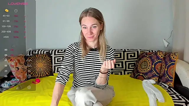 Snapshot of Amalia_Mio chatting on 11/08/25, 07:41 Amalia Mio online show from 11/08/25, 07:41