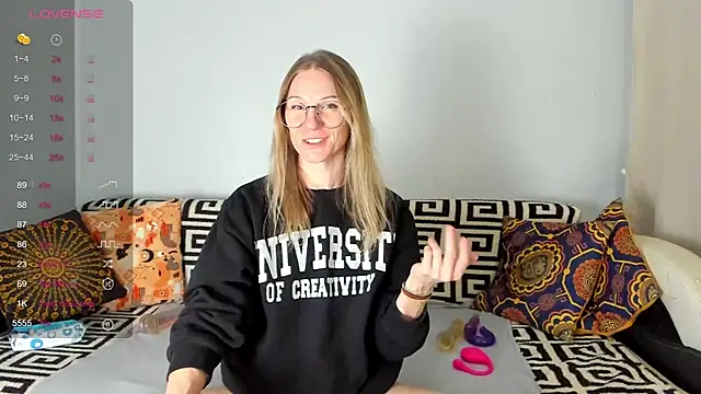 Snapshot of Amalia_Mio chatting on 11/23/25, 08:03 Amalia Mio online show from 11/23/25, 08:03