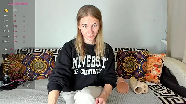 Snapshot of Amalia_Mio chatting on 11/24/25, 08:03 Amalia Mio online show from 11/24/25, 08:03