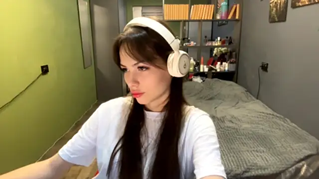 Snapshot of MysticAlisa chatting on 10/16/25, 10:05 MysticAlisa online show from 10/16/25, 10:05