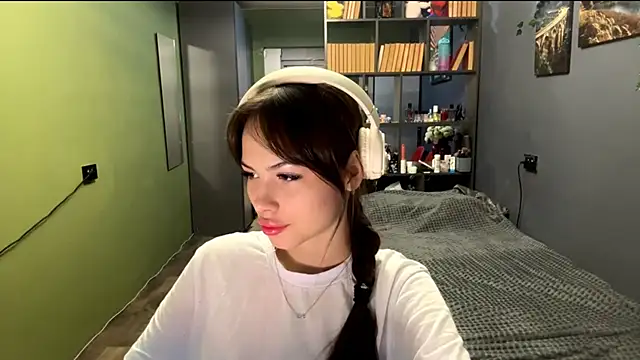 Snapshot of MysticAlisa chatting on 10/17/25, 10:07 MysticAlisa online show from 10/17/25, 10:07