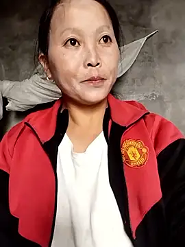 Snapshot of sumaybae chatting on 10/24/25, 04:42 sumaybae online show from 10/24/25, 04:42