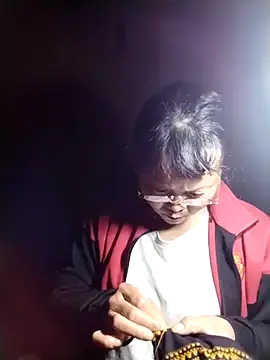 Snapshot of sumaybae chatting on 11/08/25, 01:33 sumaybae online show from 11/08/25, 01:33