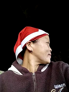 Snapshot of sumaybae chatting on 11/16/25, 12:38 sumaybae online show from 11/16/25, 12:38