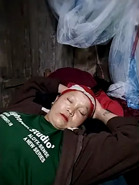 Snapshot of sumaybae chatting on 11/17/25, 04:13 sumaybae online show from 11/17/25, 04:13