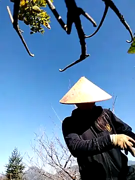 Snapshot of sumaybae chatting on 11/30/25, 02:37 sumaybae online show from 11/30/25, 02:37