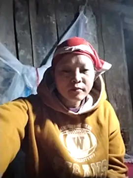 Snapshot of sumaybae chatting on 12/14/25, 09:52 sumaybae online show from 12/14/25, 09:52