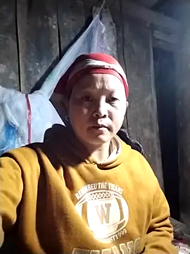 Snapshot of sumaybae chatting on 12/15/25, 11:47 sumaybae online show from 12/15/25, 11:47