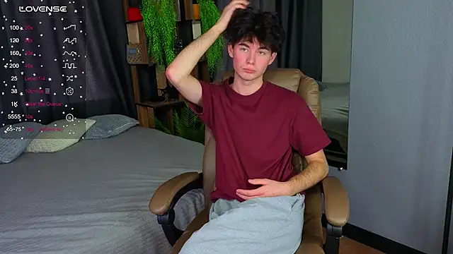 Snapshot of Cute_Mike chatting on 10/16/25, 08:04 Cute Mike online show from 10/16/25, 08:04