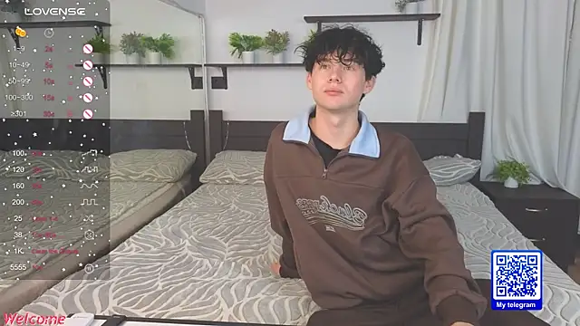 Snapshot of Cute_Mike chatting on 11/10/25, 01:48 Cute Mike online show from 11/10/25, 01:48