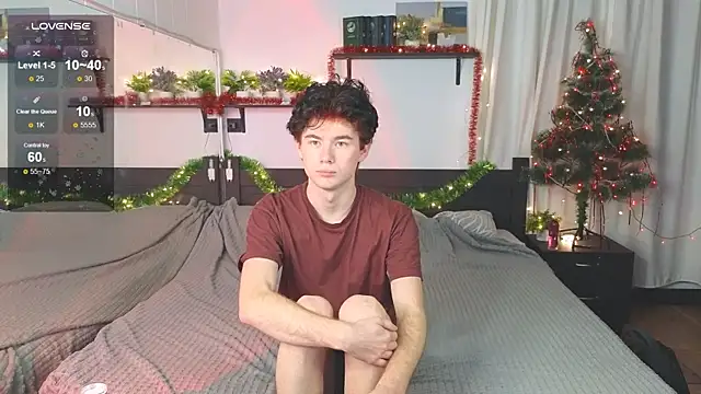 Snapshot of Cute_Mike chatting on 12/15/25, 08:02 Cute Mike online show from 12/15/25, 08:02