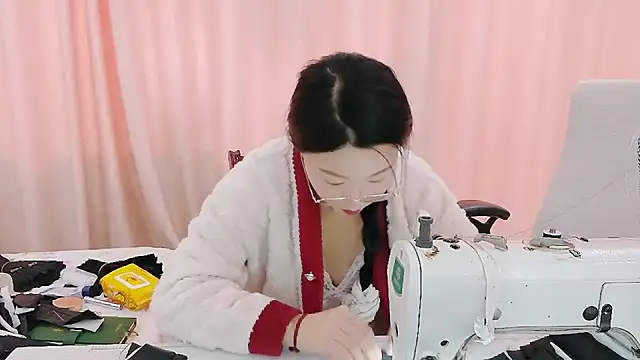 Snapshot of CCOO520 chatting on 10/27/25, 04:16 CCOO520 online show from 10/27/25, 04:16