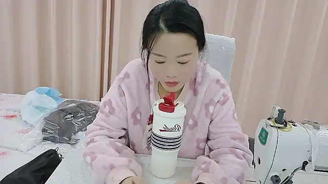 Snapshot of CCOO520 chatting on 10/28/25, 02:09 CCOO520 online show from 10/28/25, 02:09