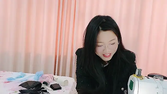 Snapshot of CCOO520 chatting on 10/31/25, 04:24 CCOO520 online show from 10/31/25, 04:24